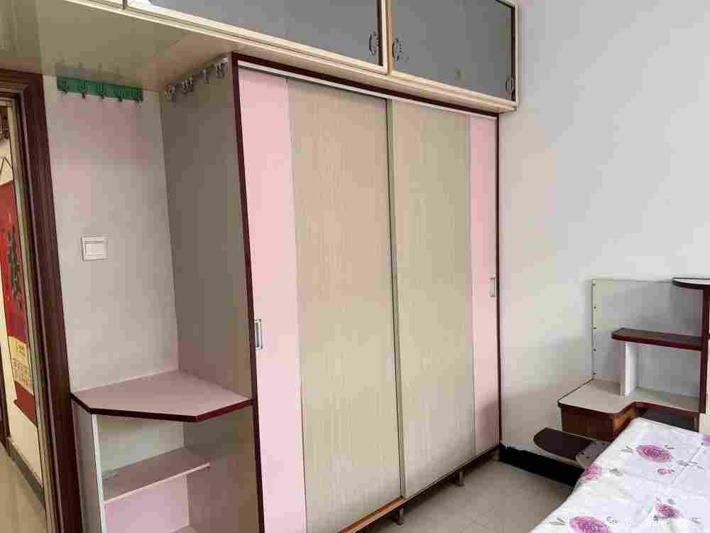 出售开鲁县学府花园小区4楼 带缓台 精装修 拎包入住